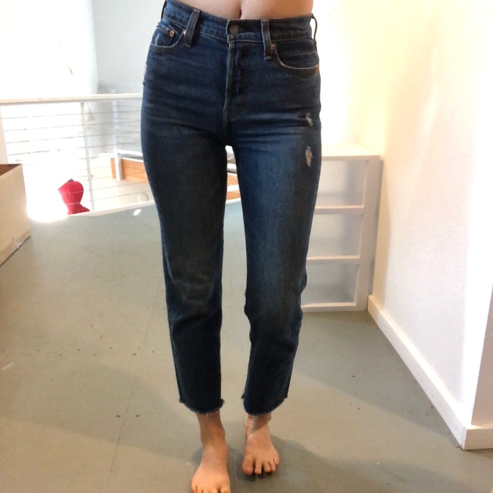 Levi’s wedgie straight dark wash slight destroy